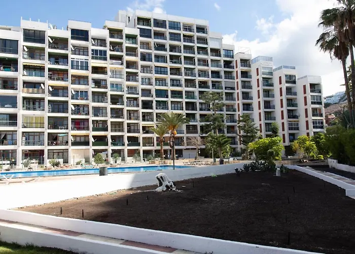 Modern With Pool And Wifi