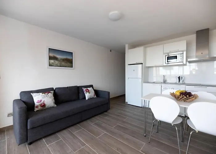 Modern With Pool And Wifi *