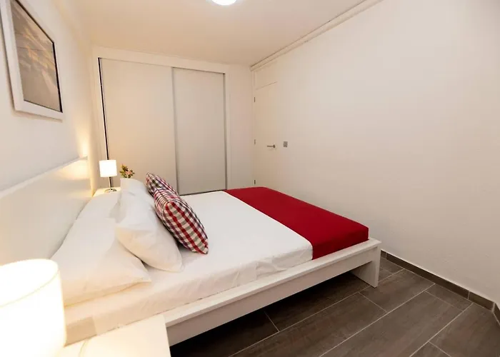 Modern With Pool And Wifi Playa Feñabe