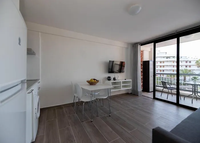 Modern With Pool And Wifi Playa Feñabe