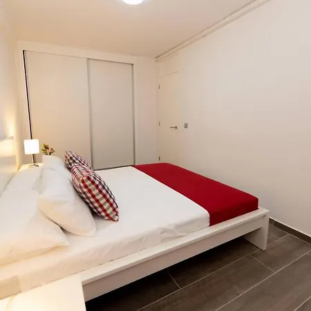 Modern With Pool And Wifi Playa Feñabe