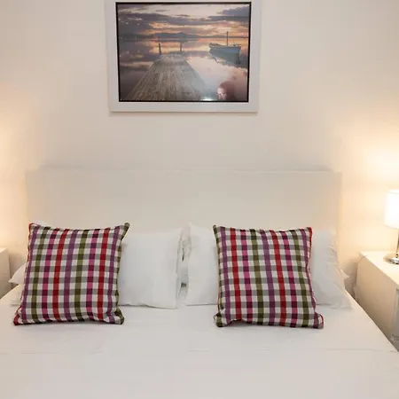 Modern With Pool And Wifi *