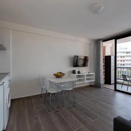 Modern With Pool And Wifi Playa Feñabe