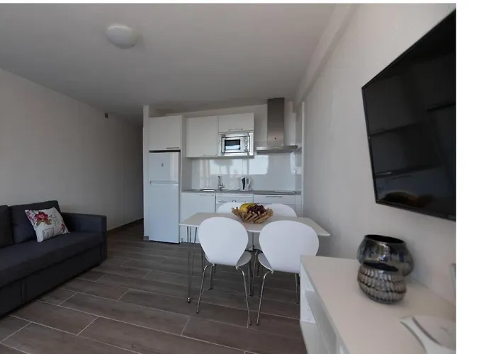 Modern With Pool And Wifi Playa Feñabe