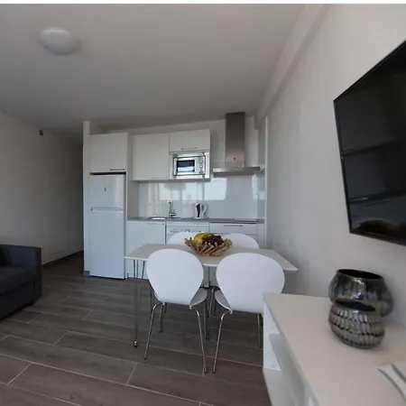 Modern With Pool And Wifi Playa Feñabe